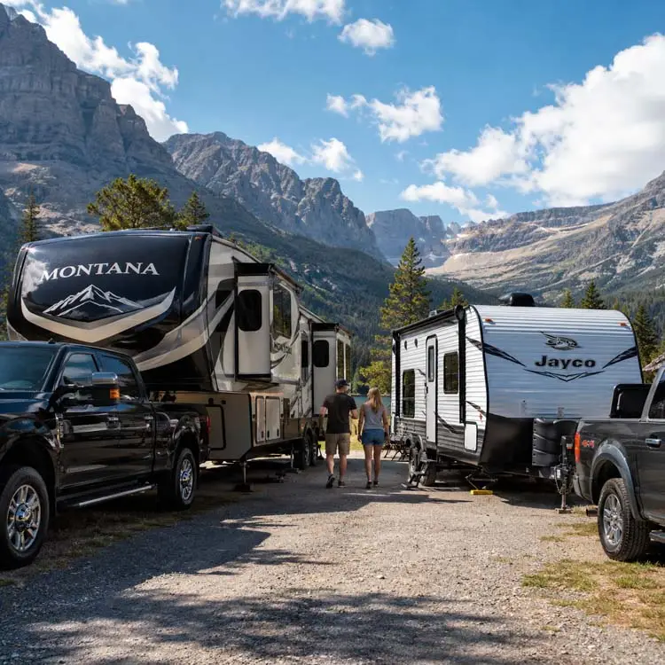 5th Wheel vs. Travel Trailer &ndash; Which is the Ultimate RV Choice?