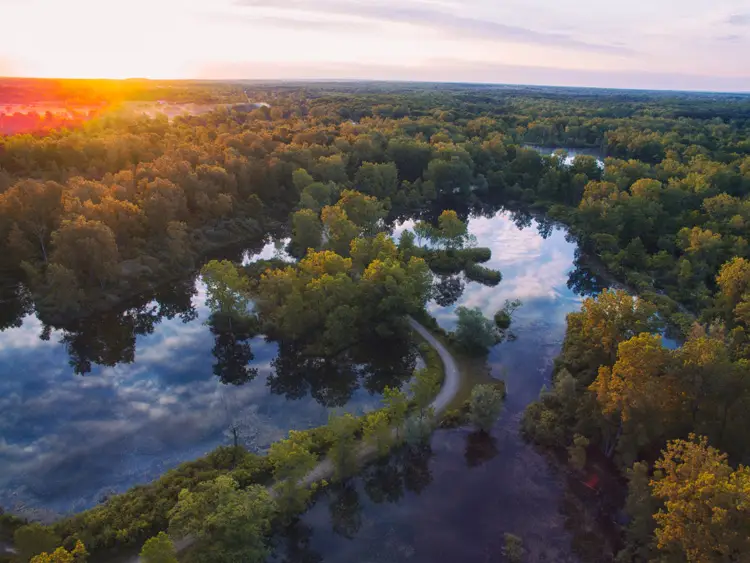7 Breathtaking Michigan Motorcycle Rides with Rolling Hills & Lakes