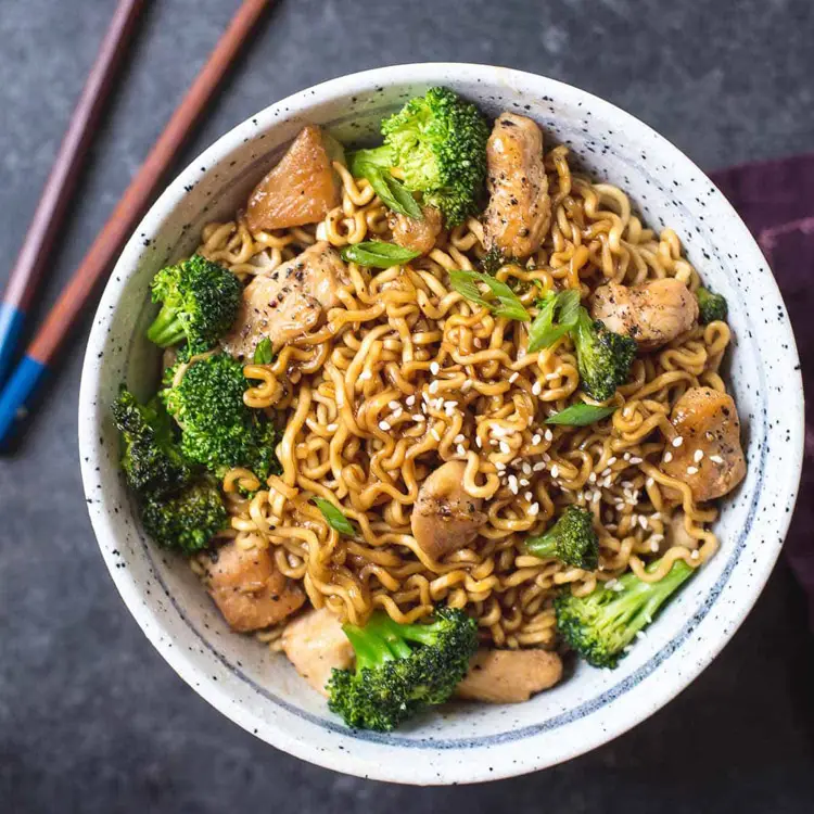 Chicken & Broccoli Stir Fry Noodles on the Blackstone: Quick, Flavor-Packed, Irresistible!
